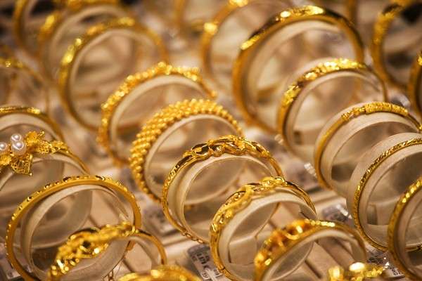 perhiasan emas terbaru